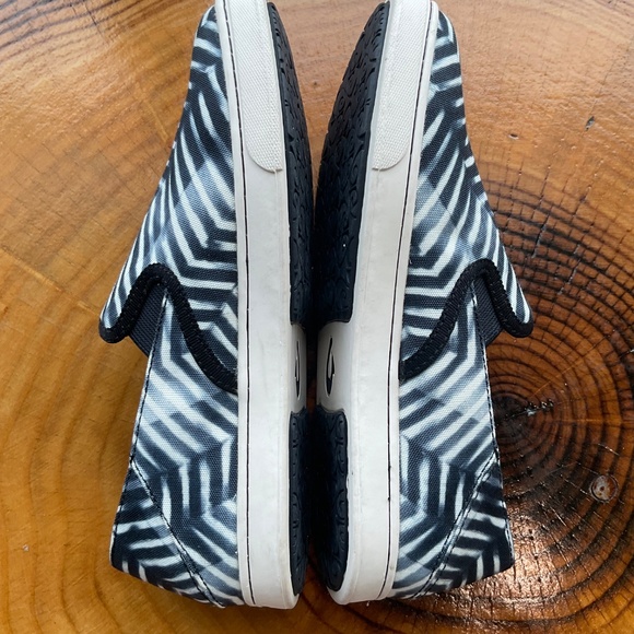 Olukai Pehuea Pa'i Slip on Canvas Sneakers Shoes 20360-LR18 Size 7.5 LAVA - Picture 4 of 9